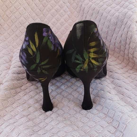 Vintage* Dolce &‎ Gabbana Heels🎉 - Picture 7 of 12